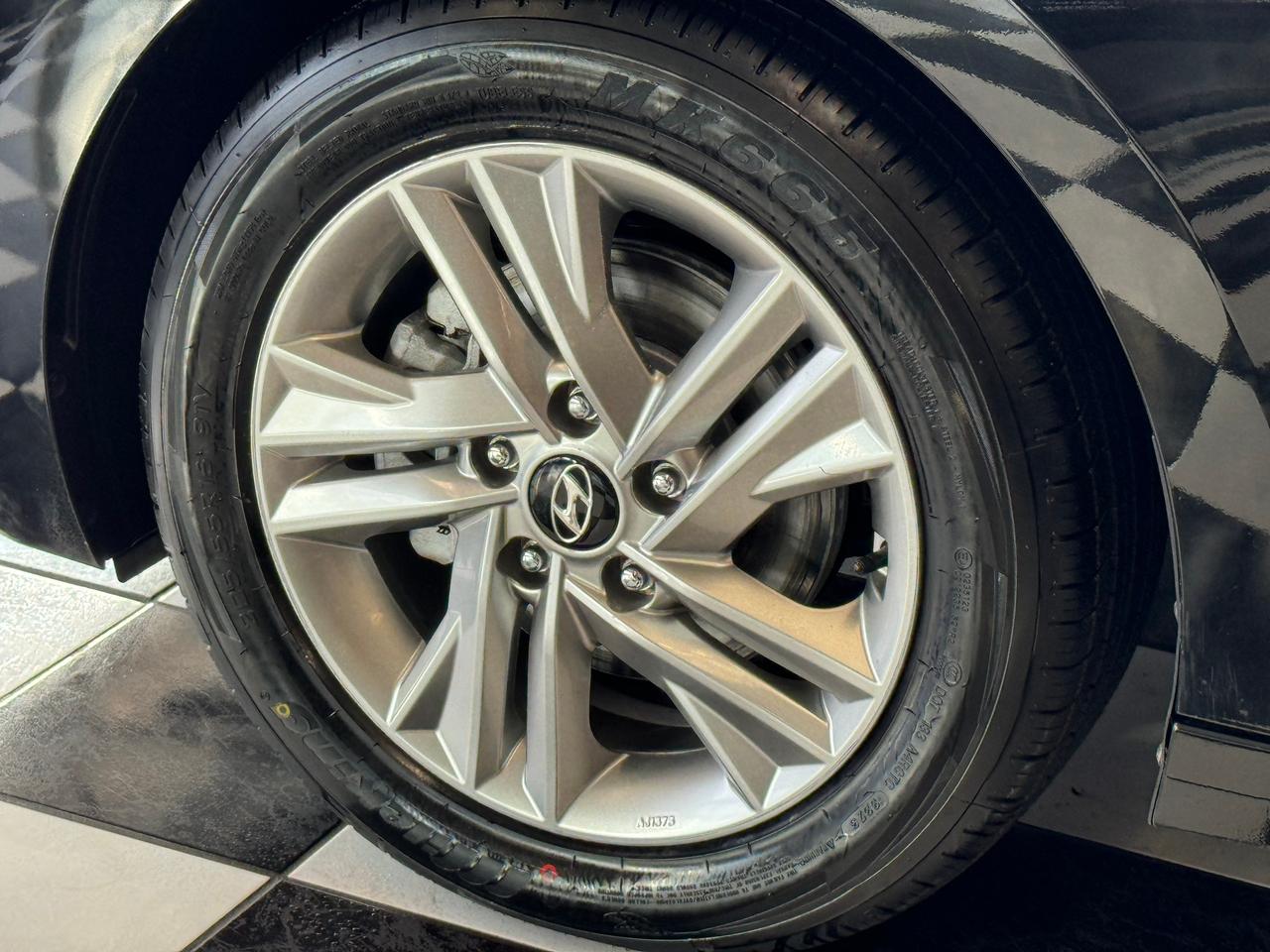 2019 Hyundai Elantra Preferred+New Tires+Camera+ApplePlay+CLEAN CARFAX Photo