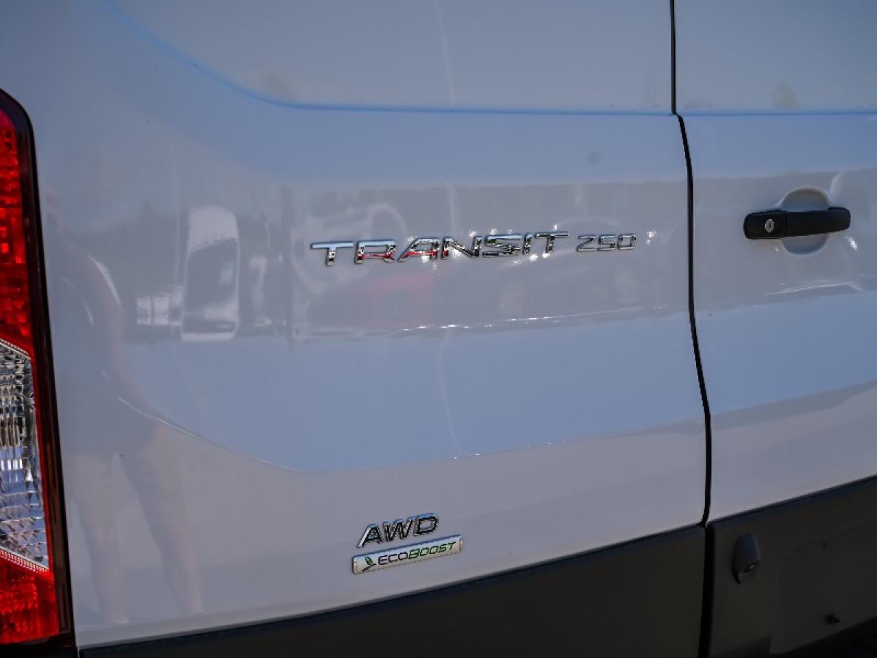 2025 Ford Transit Cargo Van Photo4