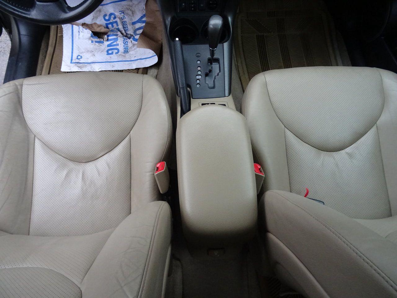 2010 Toyota RAV4 LIMITED  - Photo #11