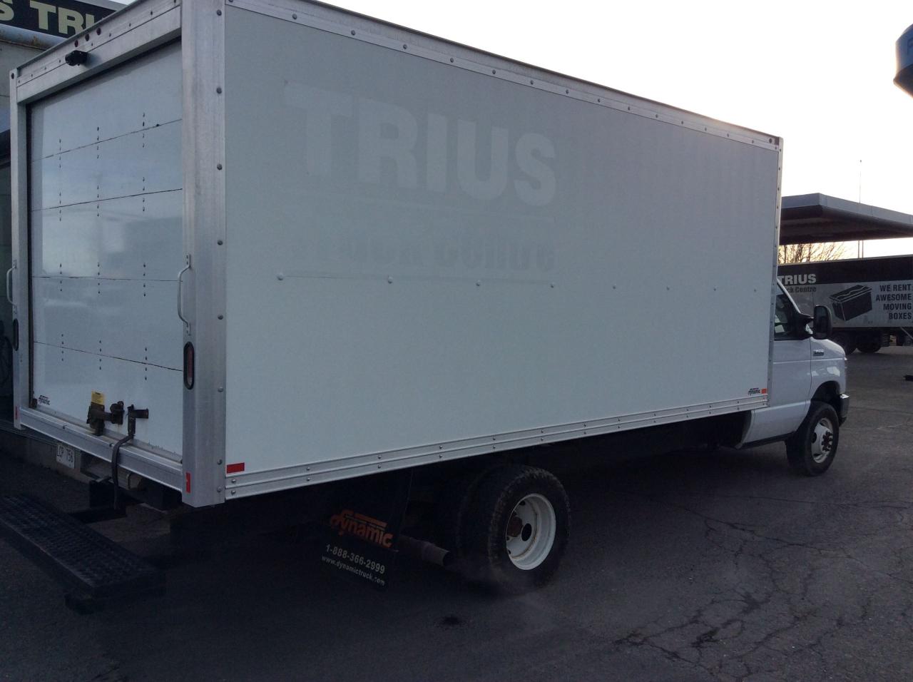 2022 Ford E-Series Cutaway Cube Photo