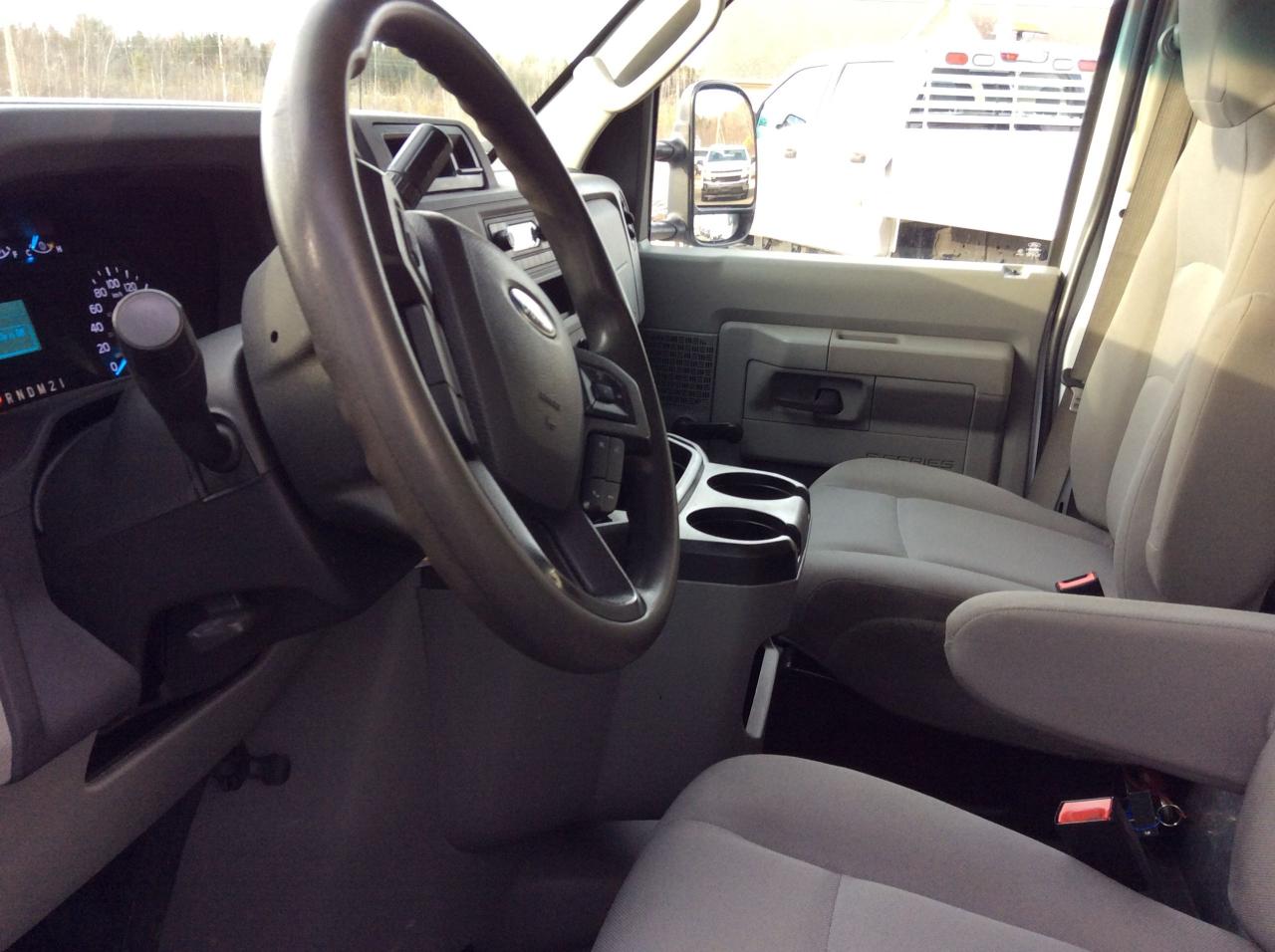 2022 Ford E-Series Cutaway Cube Photo2