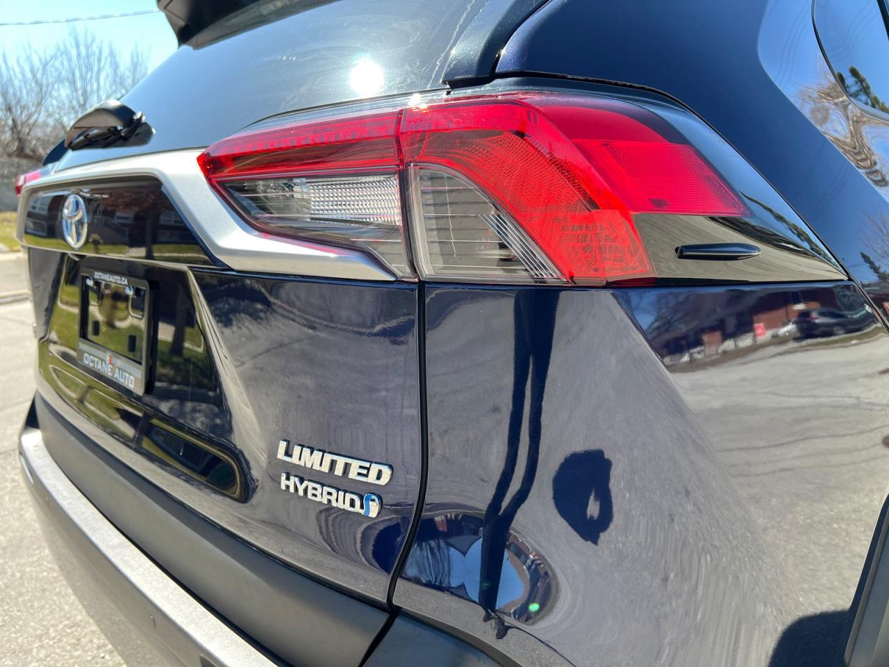 2019 Toyota RAV4 Hybrid Limited - Photo #9