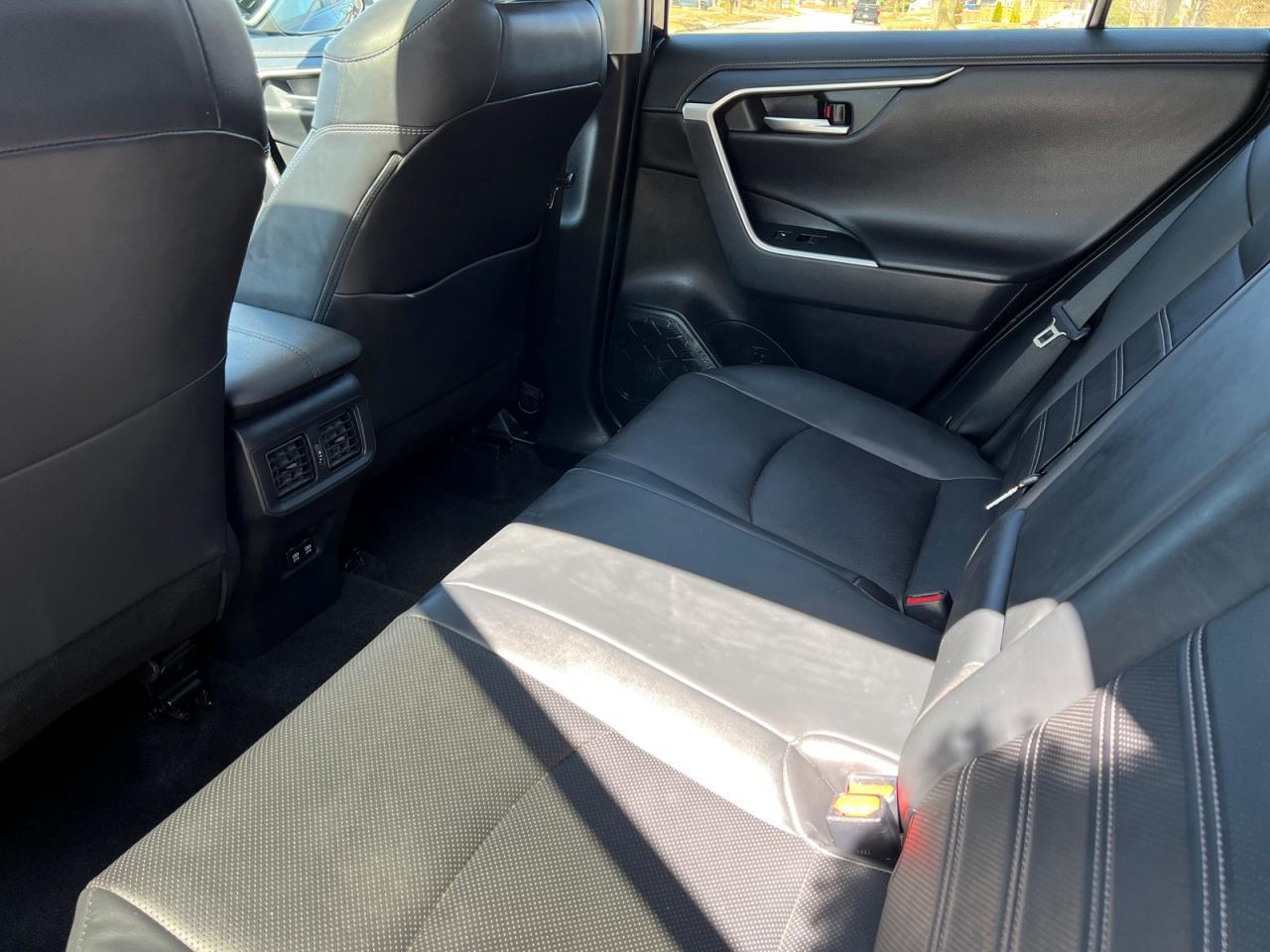 2019 Toyota RAV4 AWD Hybrid Limited Photo