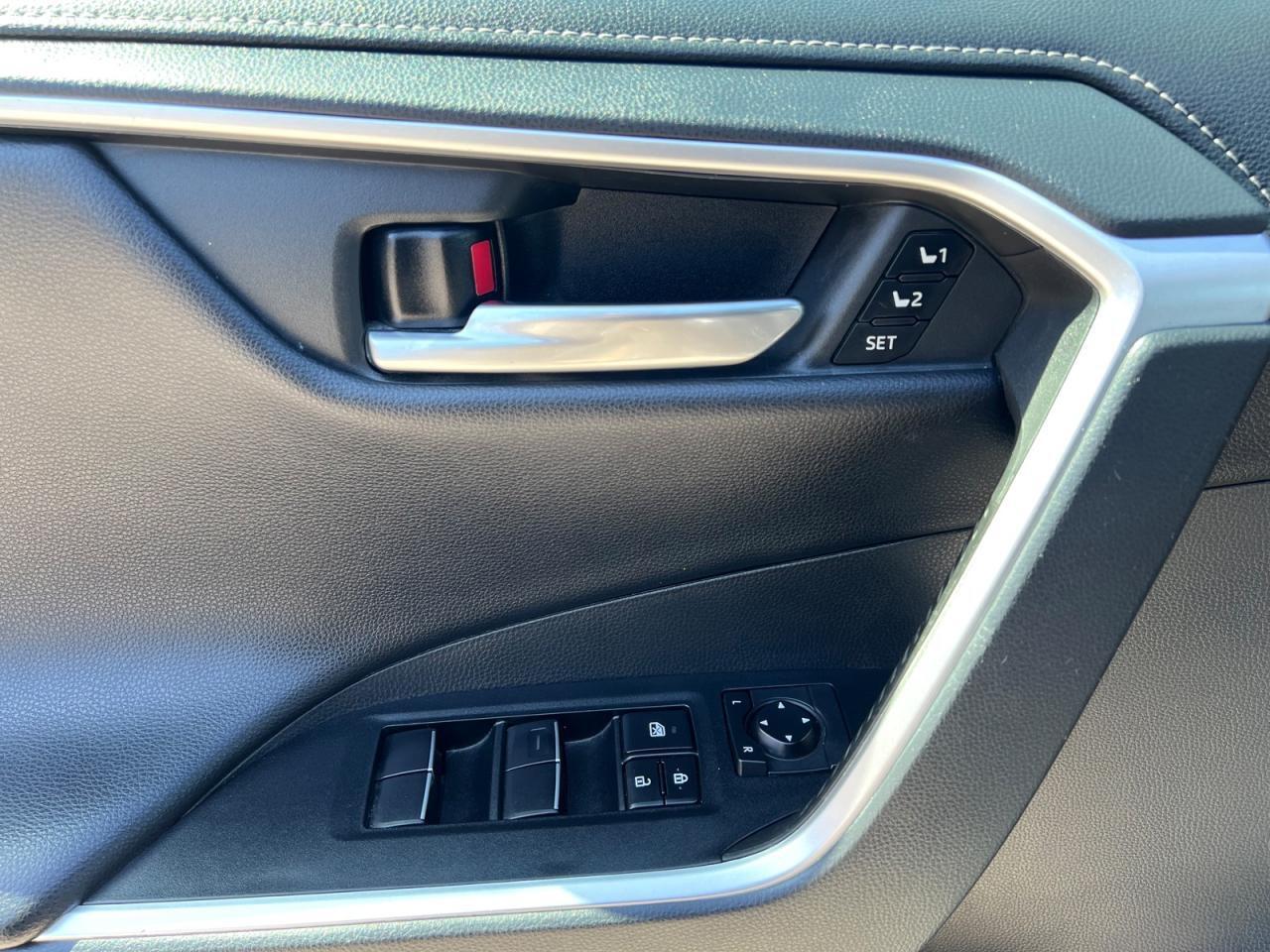 2019 Toyota RAV4 AWD Hybrid Limited Photo