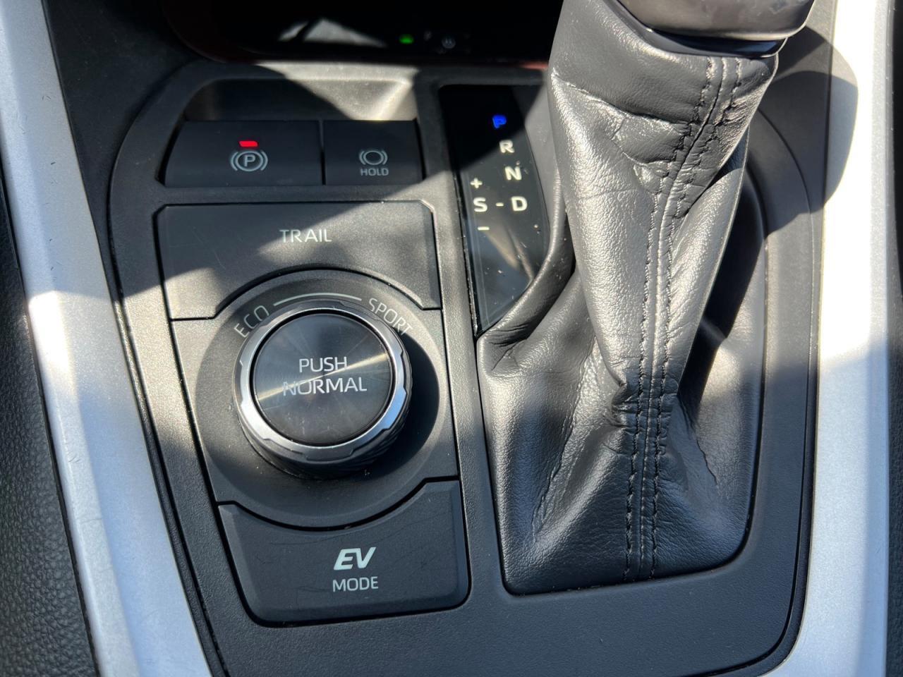 2019 Toyota RAV4 AWD Hybrid Limited Photo