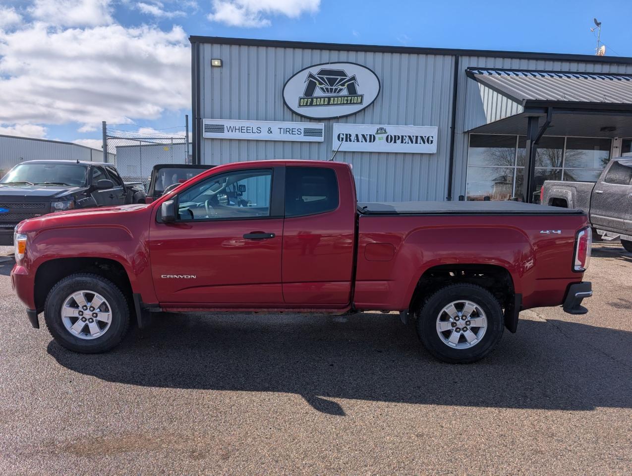 2016 GMC Canyon  - Photo #2