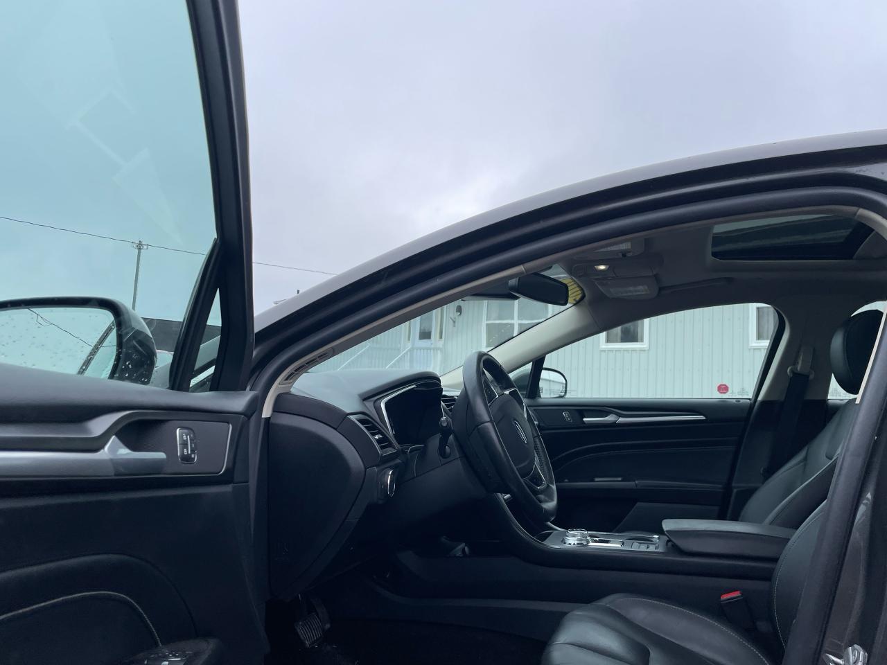 2019 Ford Fusion Titanium Hybrid Photo5