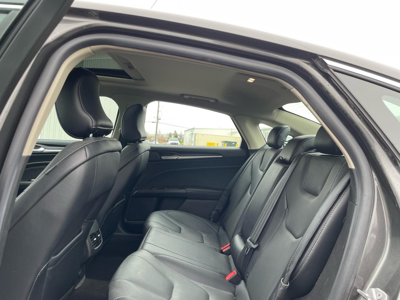 2019 Ford Fusion Titanium Hybrid Photo5