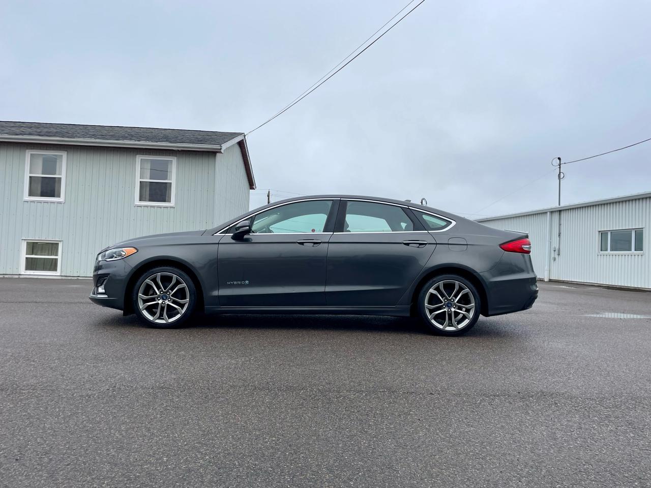 2019 Ford Fusion Titanium Hybrid Photo4