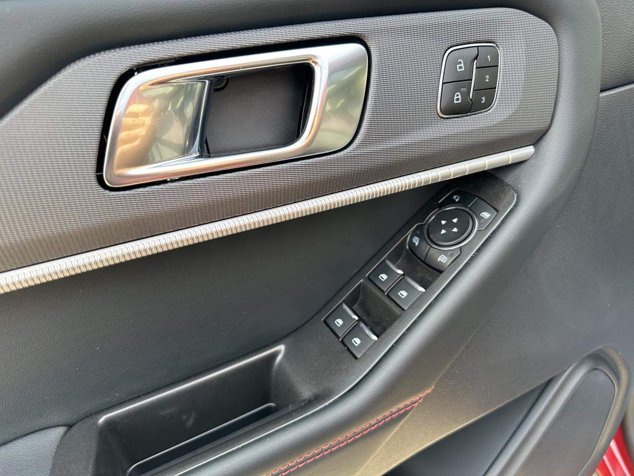 2025 Ford Explorer ST LINE/COMPANY DEMO/MOONROOF LOADED Photo