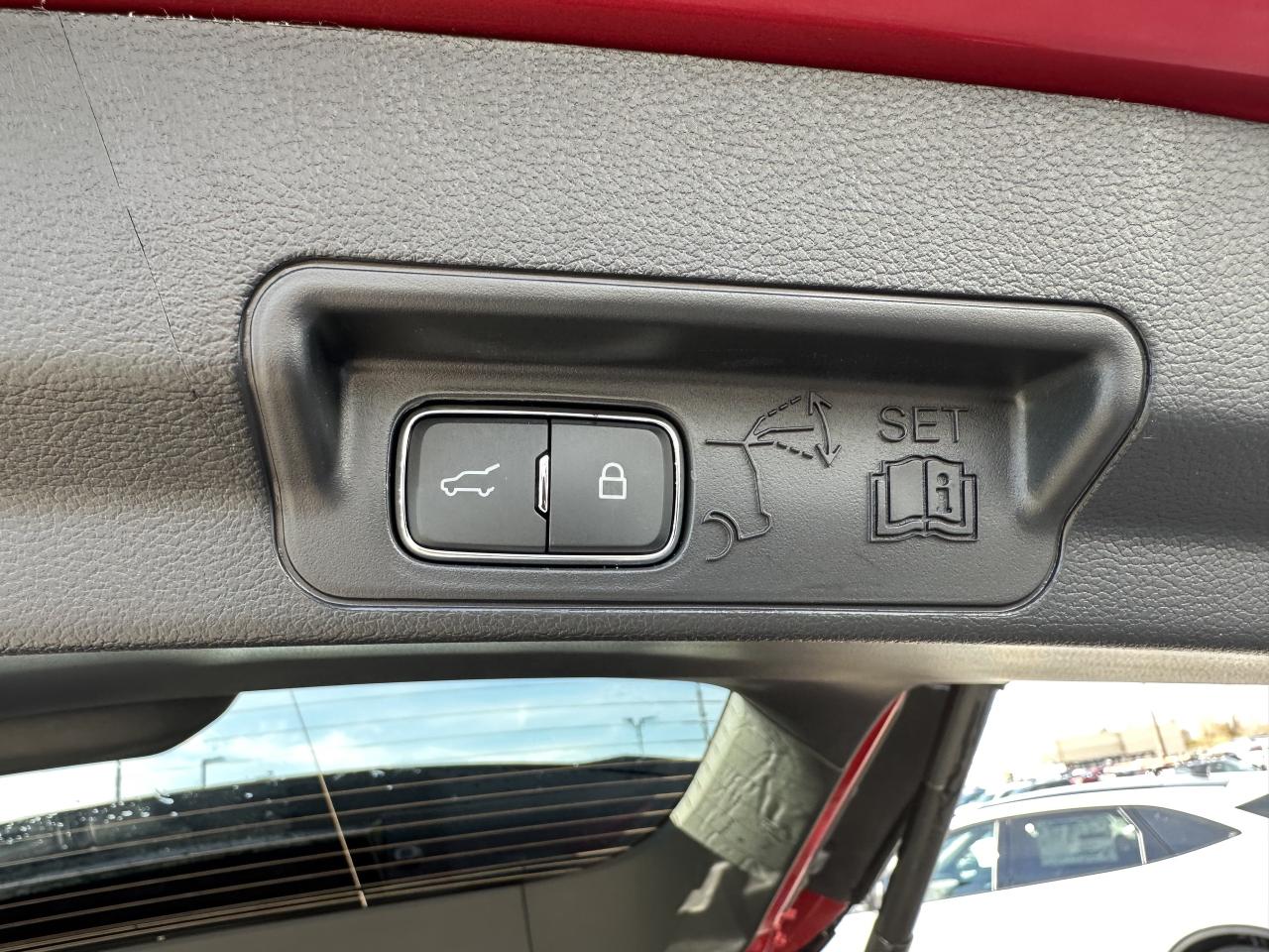 2025 Ford Explorer ST LINE/COMPANY DEMO/MOONROOF LOADED Photo