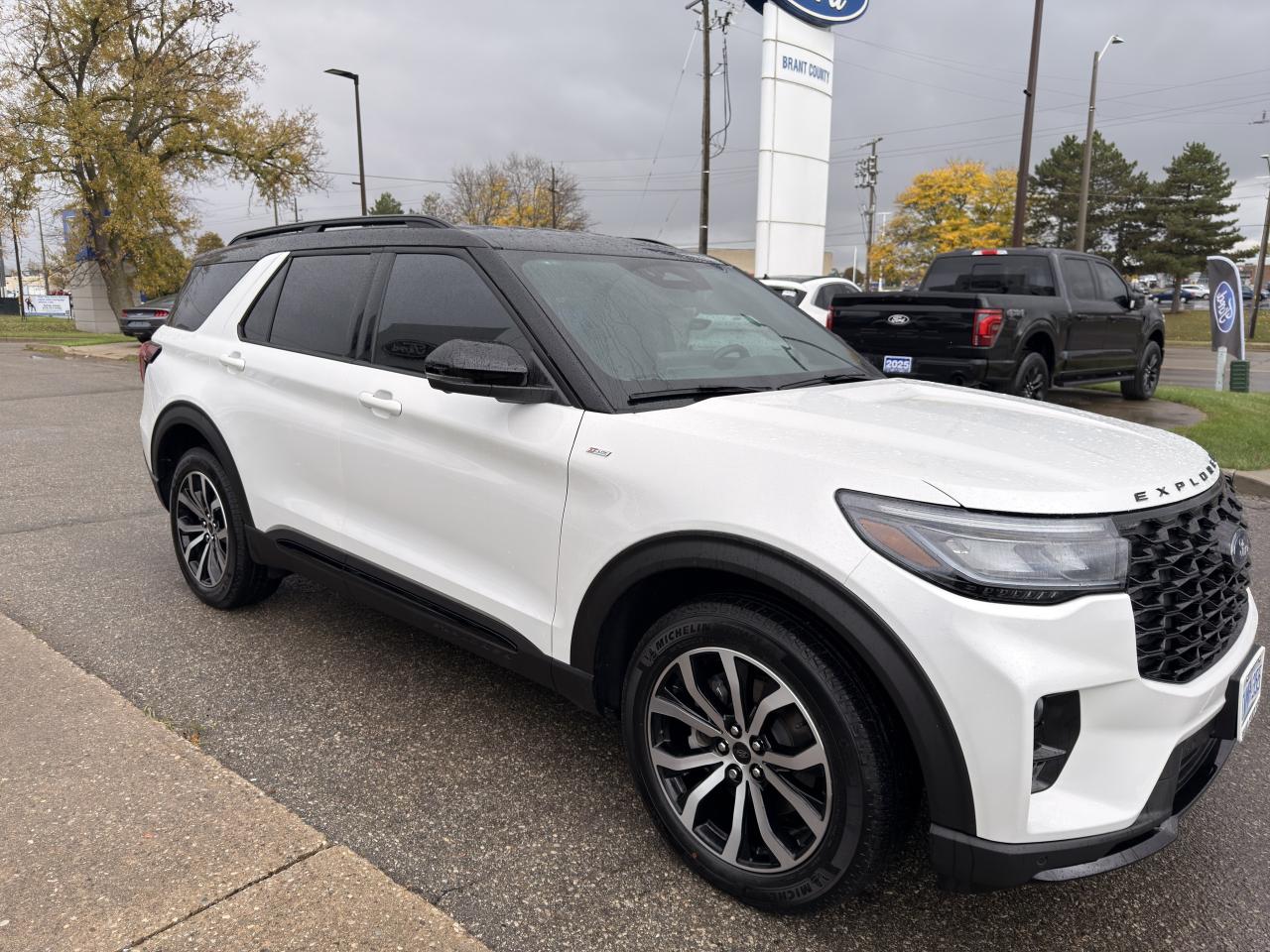 2025 Ford Explorer ST-Line Photo