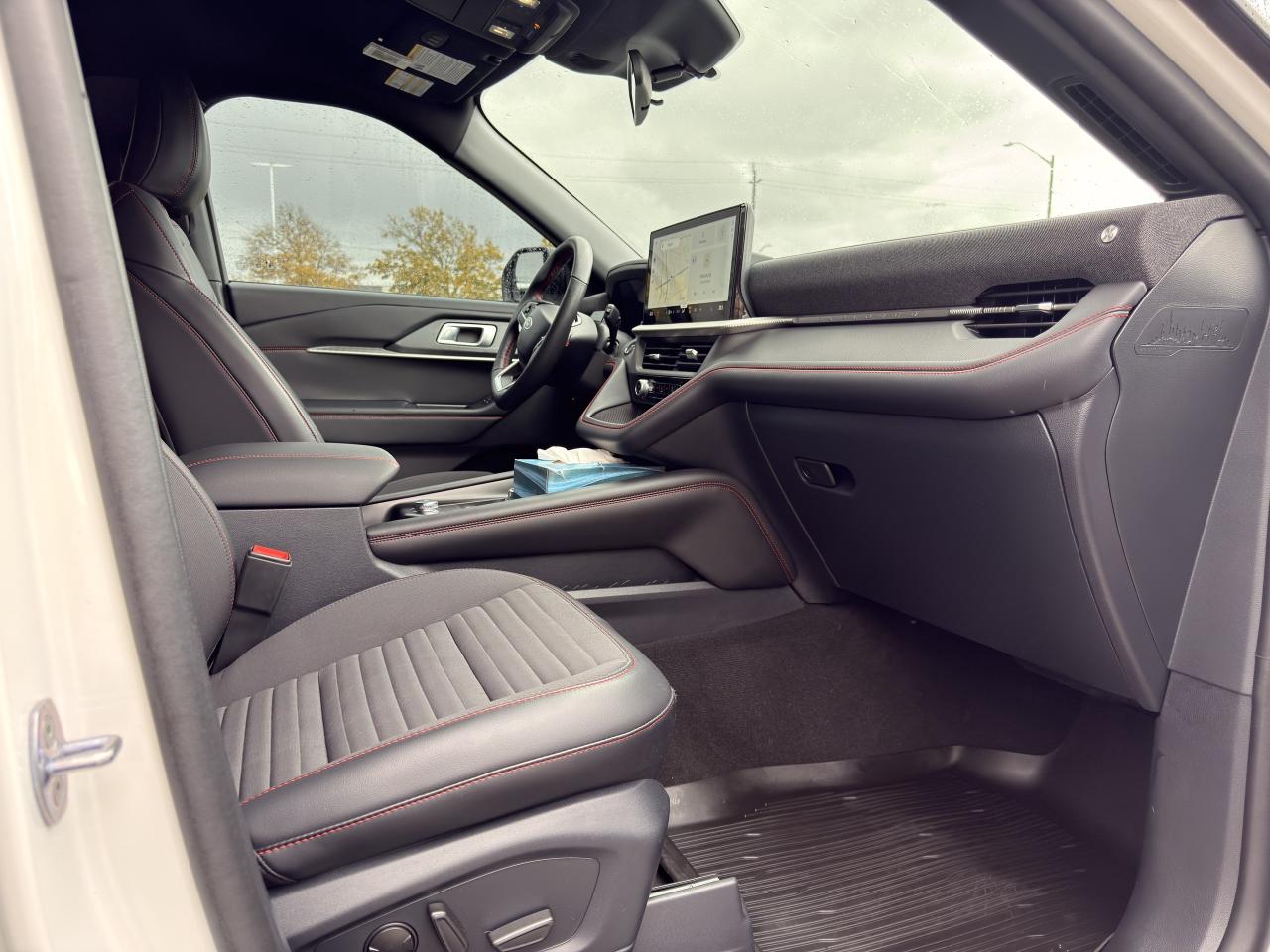 2025 Ford Explorer ST-Line Photo