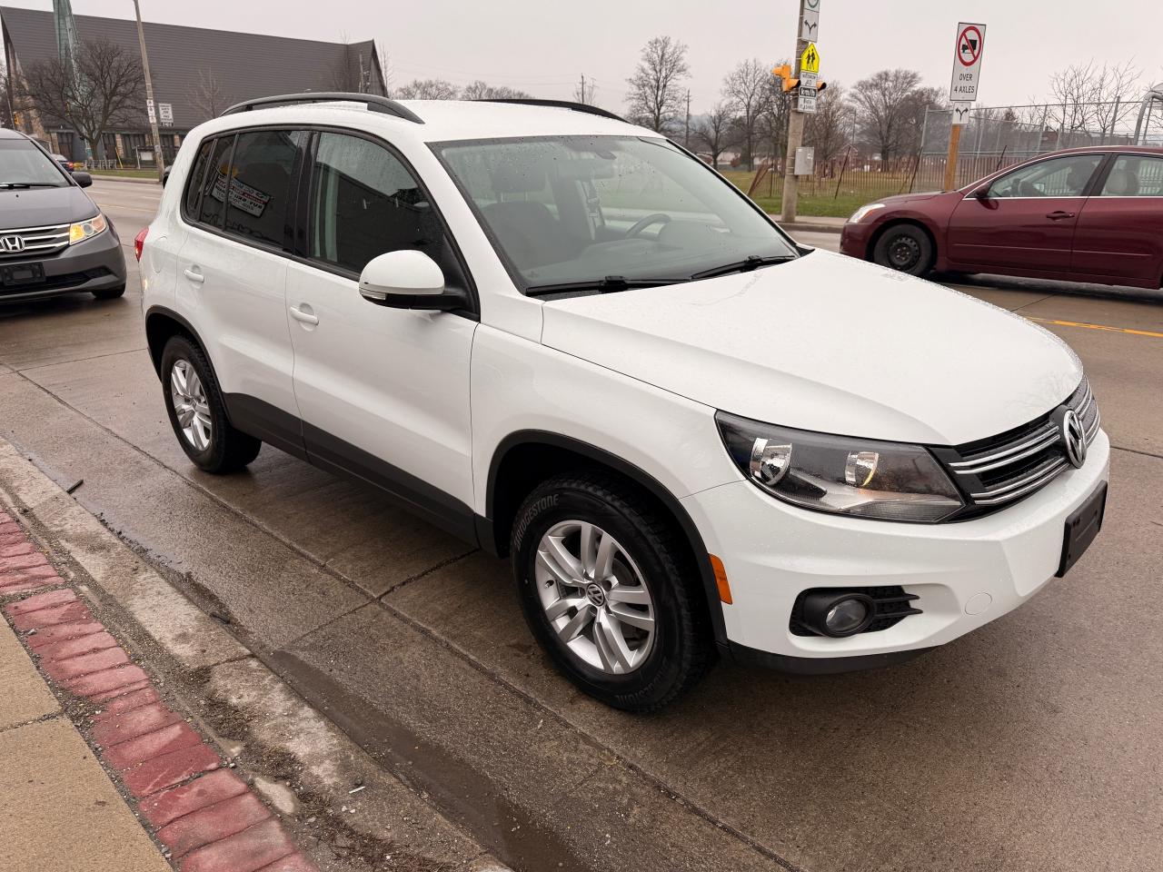 2017 Volkswagen Tiguan 2WD 4dr - Photo #3
