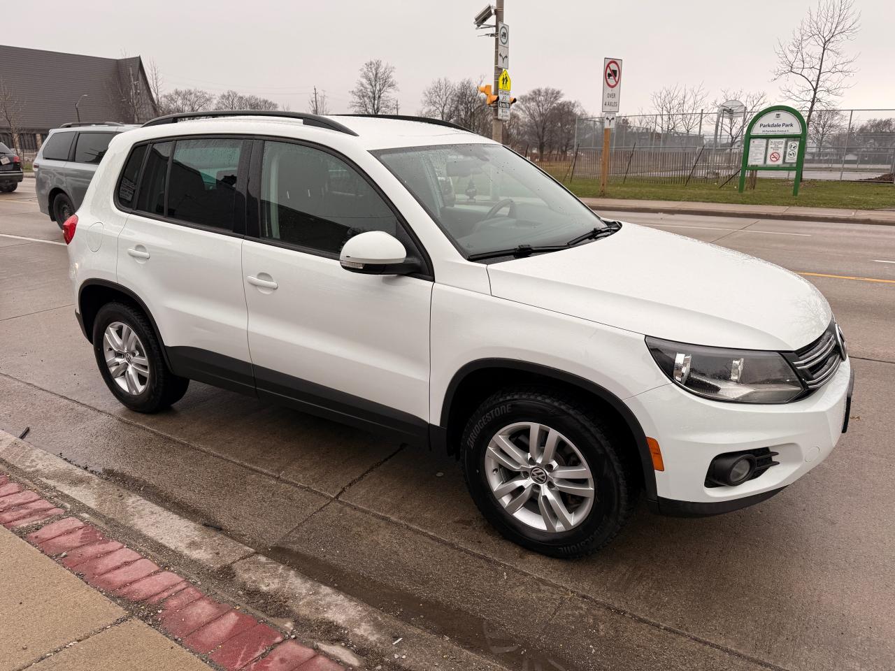 2017 Volkswagen Tiguan 2WD 4dr - Photo #4