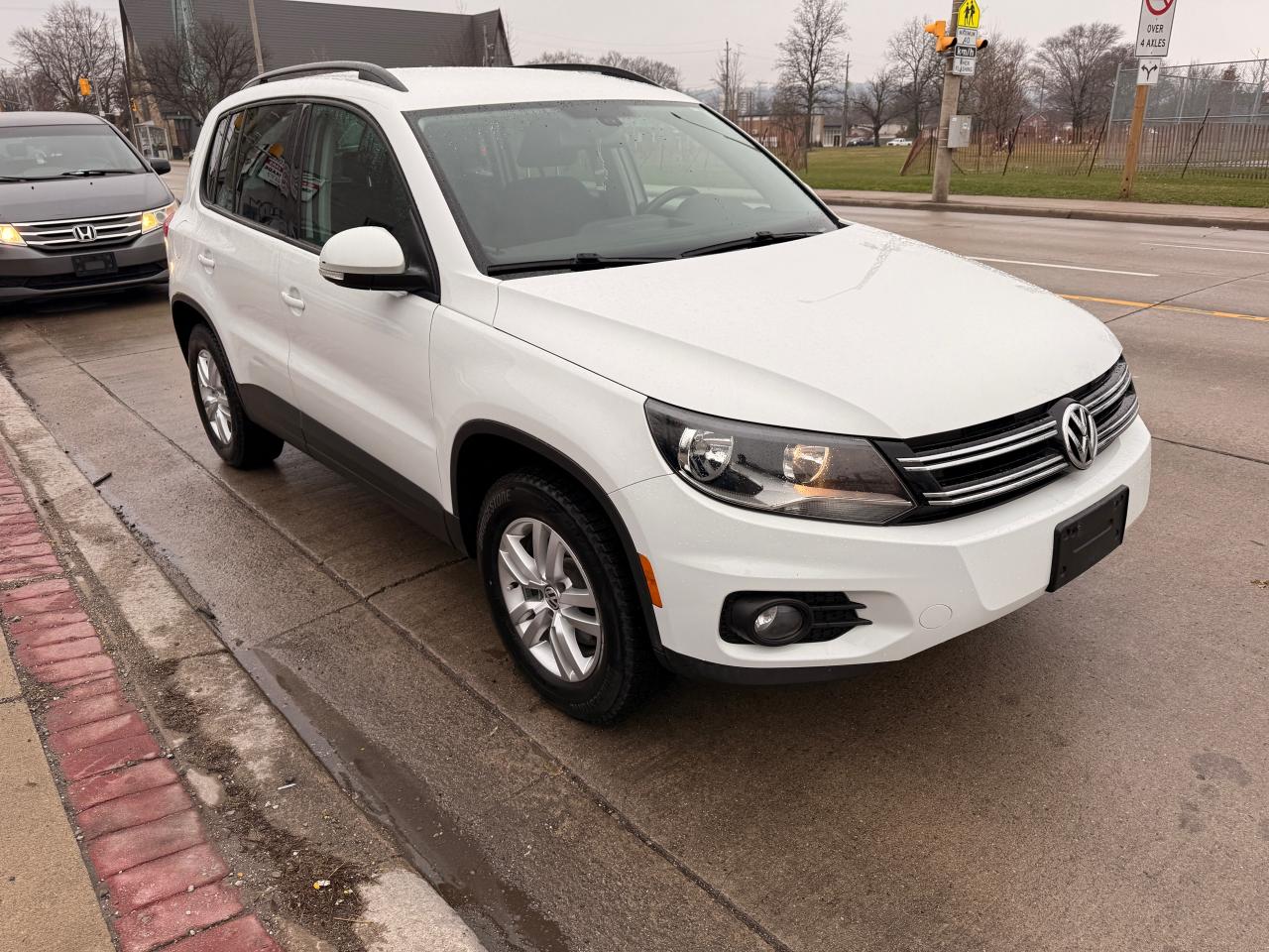 2017 Volkswagen Tiguan 2WD 4dr - Photo #2
