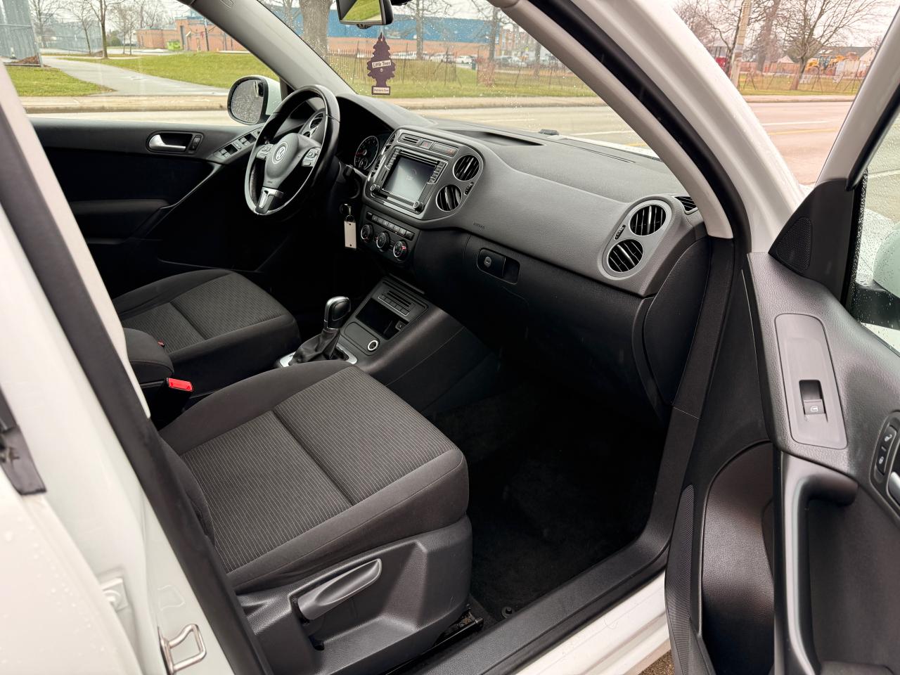 2017 Volkswagen Tiguan 2WD 4dr - Photo #23