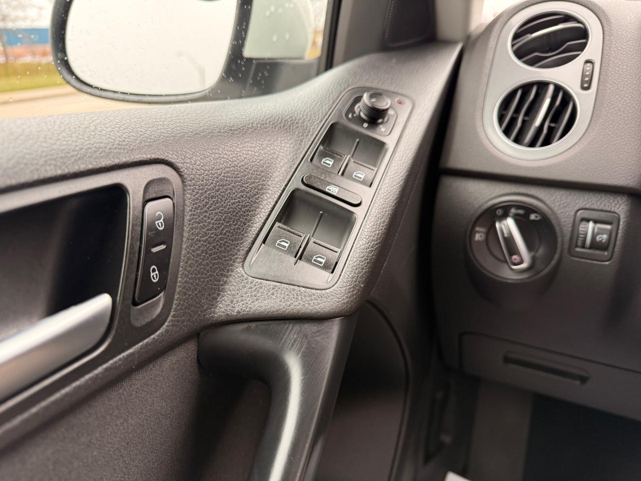 2017 Volkswagen Tiguan 2WD 4dr - Photo #30