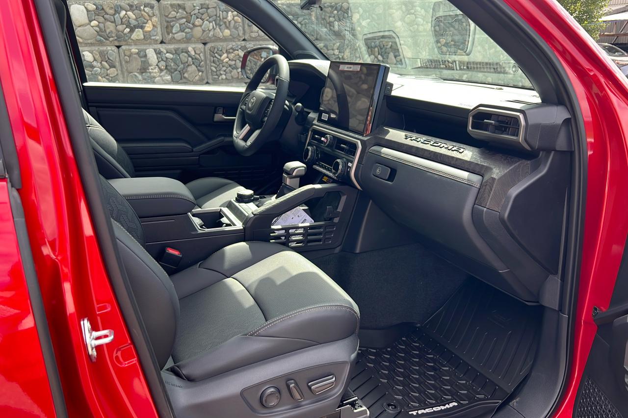 2025 Toyota Tacoma HV Double Cab Limited Photo