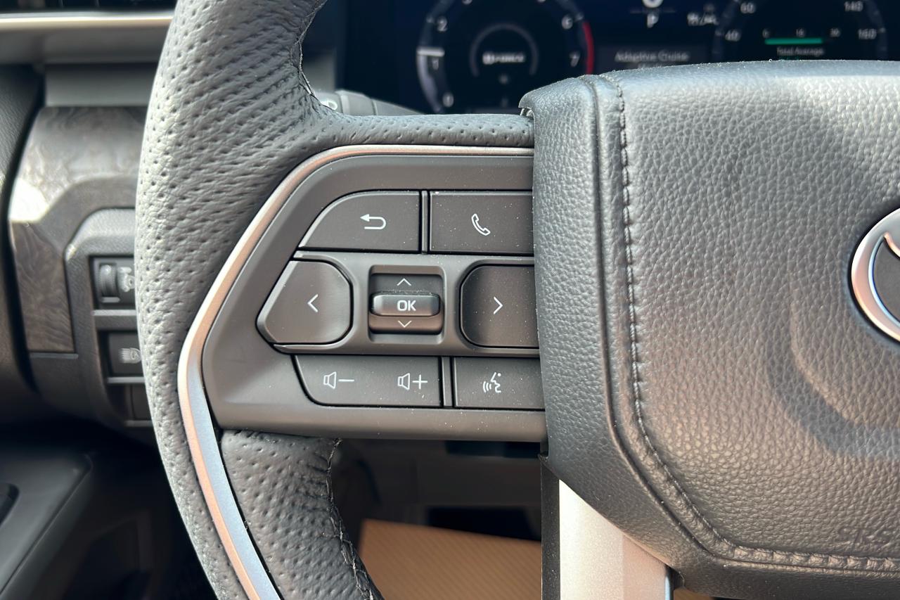 2025 Toyota Tacoma HV Double Cab Limited Photo