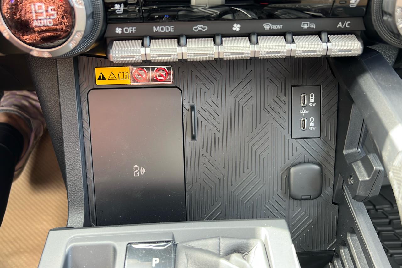 2025 Toyota Tacoma HV Double Cab Limited Photo