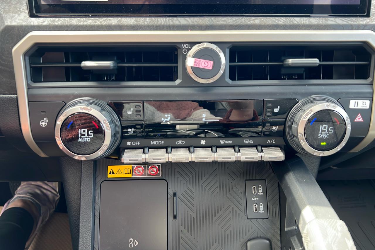 2025 Toyota Tacoma HV Double Cab Limited Photo