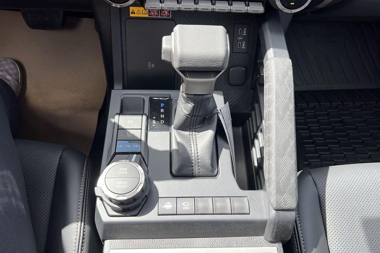 2025 Toyota Tacoma HV Double Cab Limited Photo