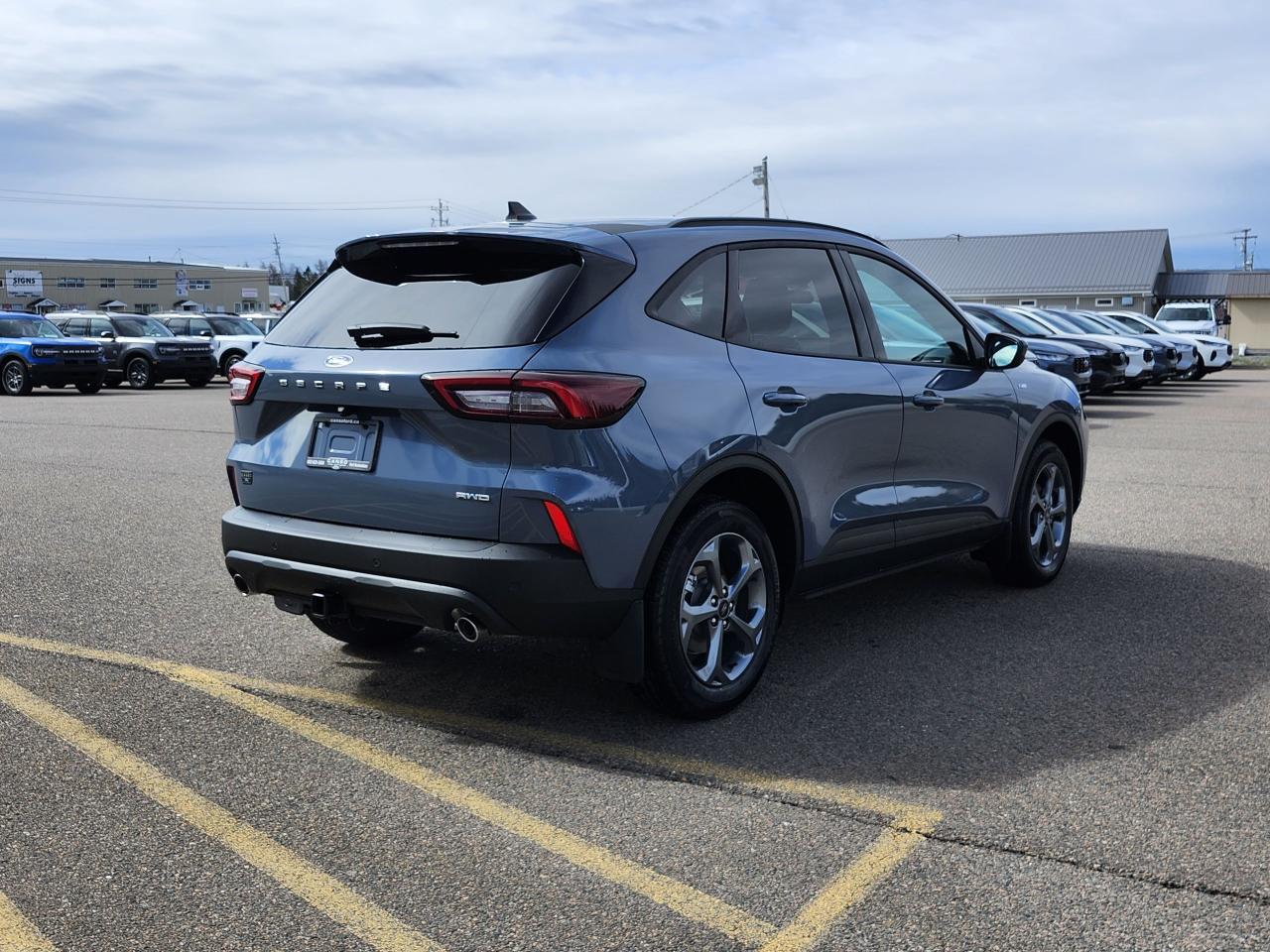 2025 Ford Escape ST-Line Select AWD Photo4