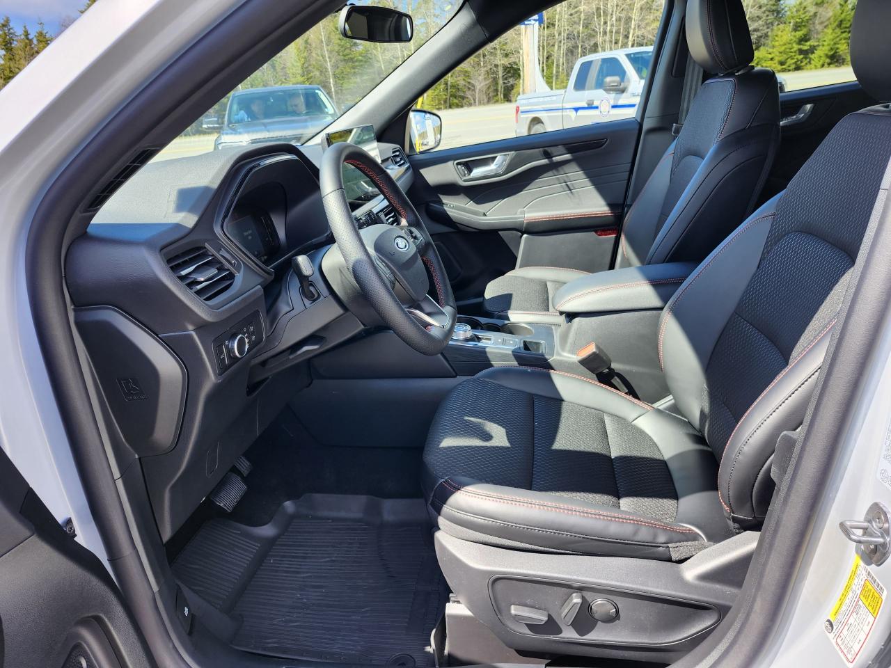 2025 Ford Escape ST-Line AWD Photo5