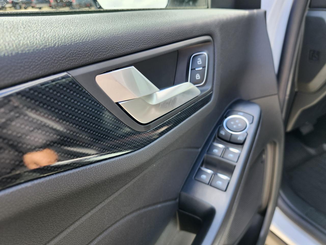 2025 Ford Escape ST-Line AWD Photo5