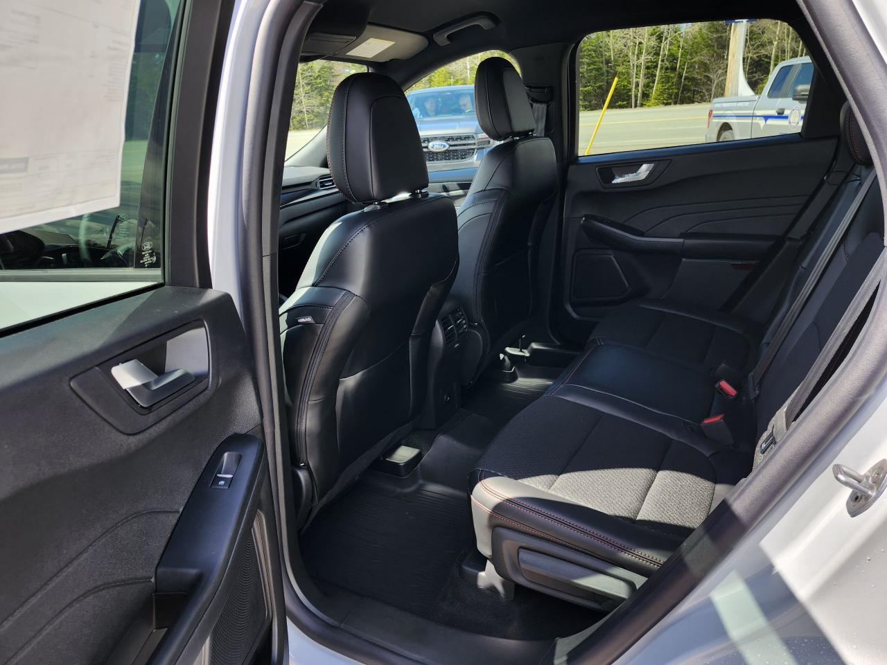 2025 Ford Escape ST-Line AWD Photo5
