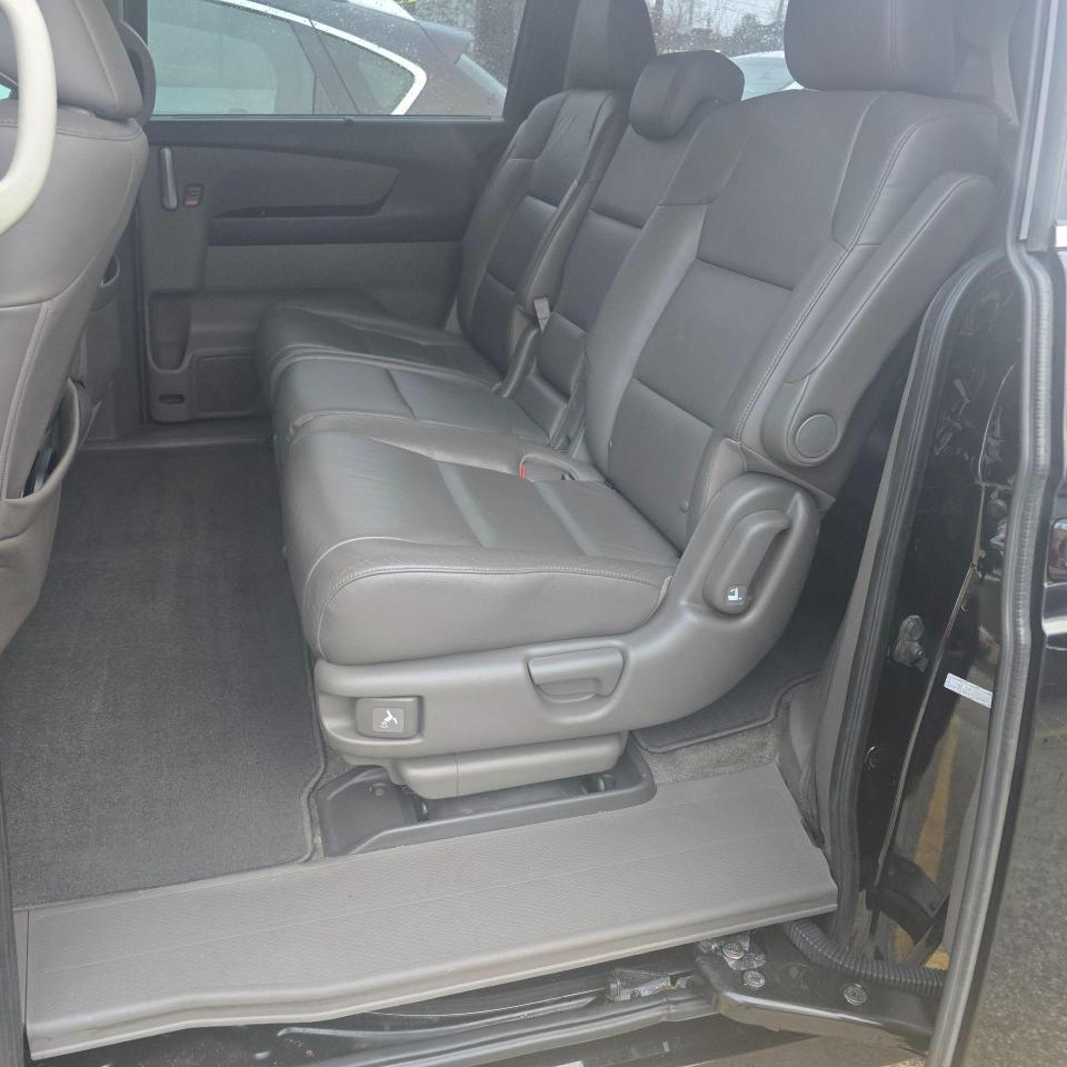 2011 Honda Odyssey 4DR WGN TOURING W/RES & NAVI - Photo #13