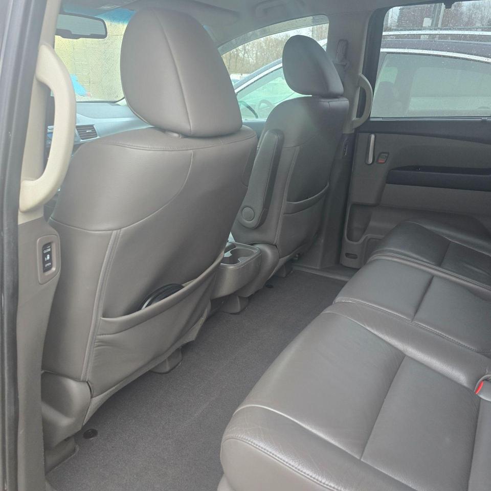 2011 Honda Odyssey 4DR WGN TOURING W/RES & NAVI - Photo #14