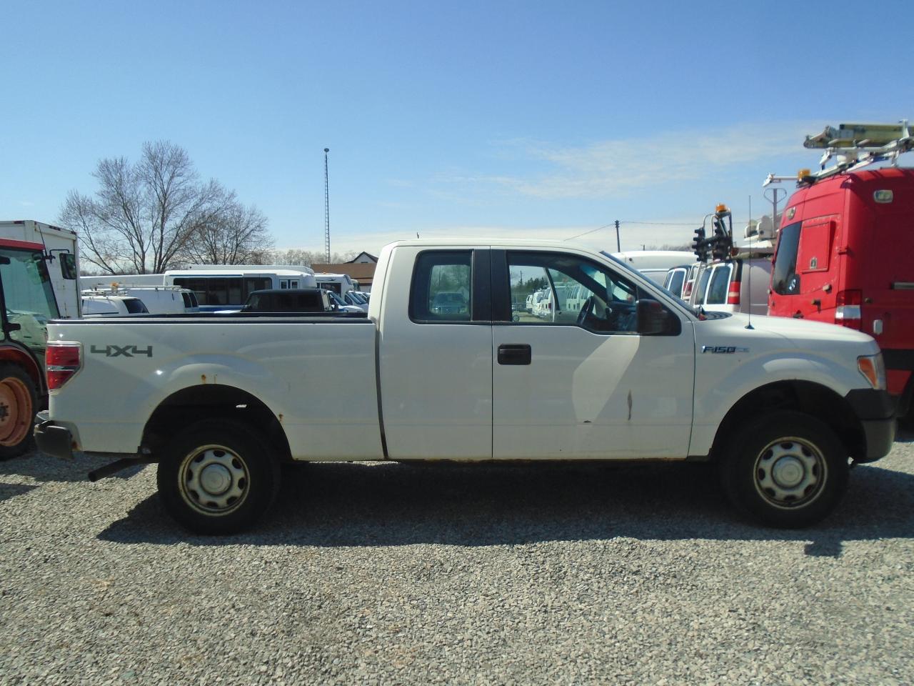 2013 Ford F-150 4WD SuperCab 145  XL Photo4