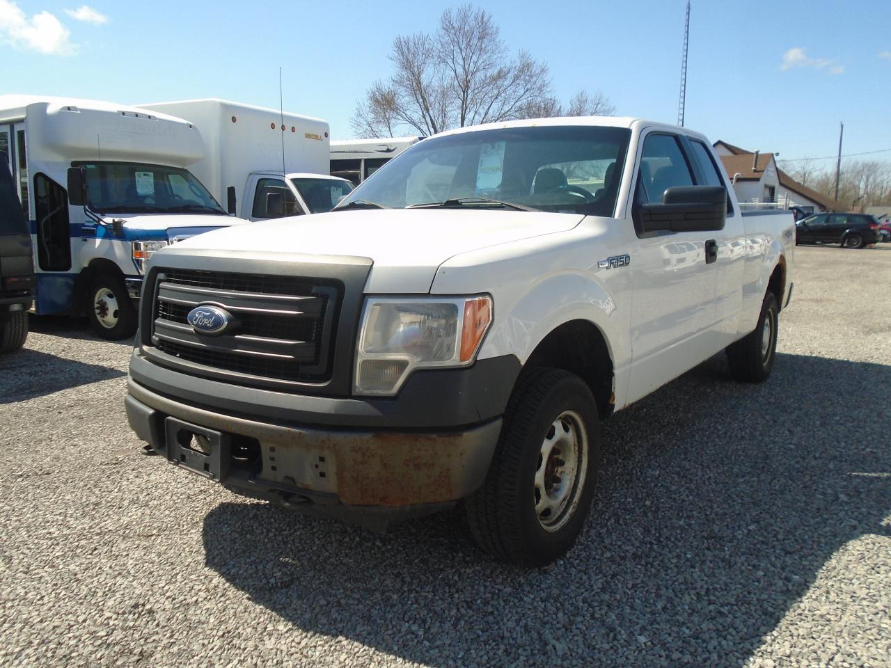 2013 Ford F-150 4WD SuperCab 145  XL - Photo #2