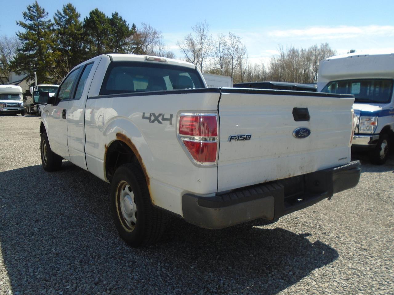 2013 Ford F-150 4WD SuperCab 145  XL - Photo #8