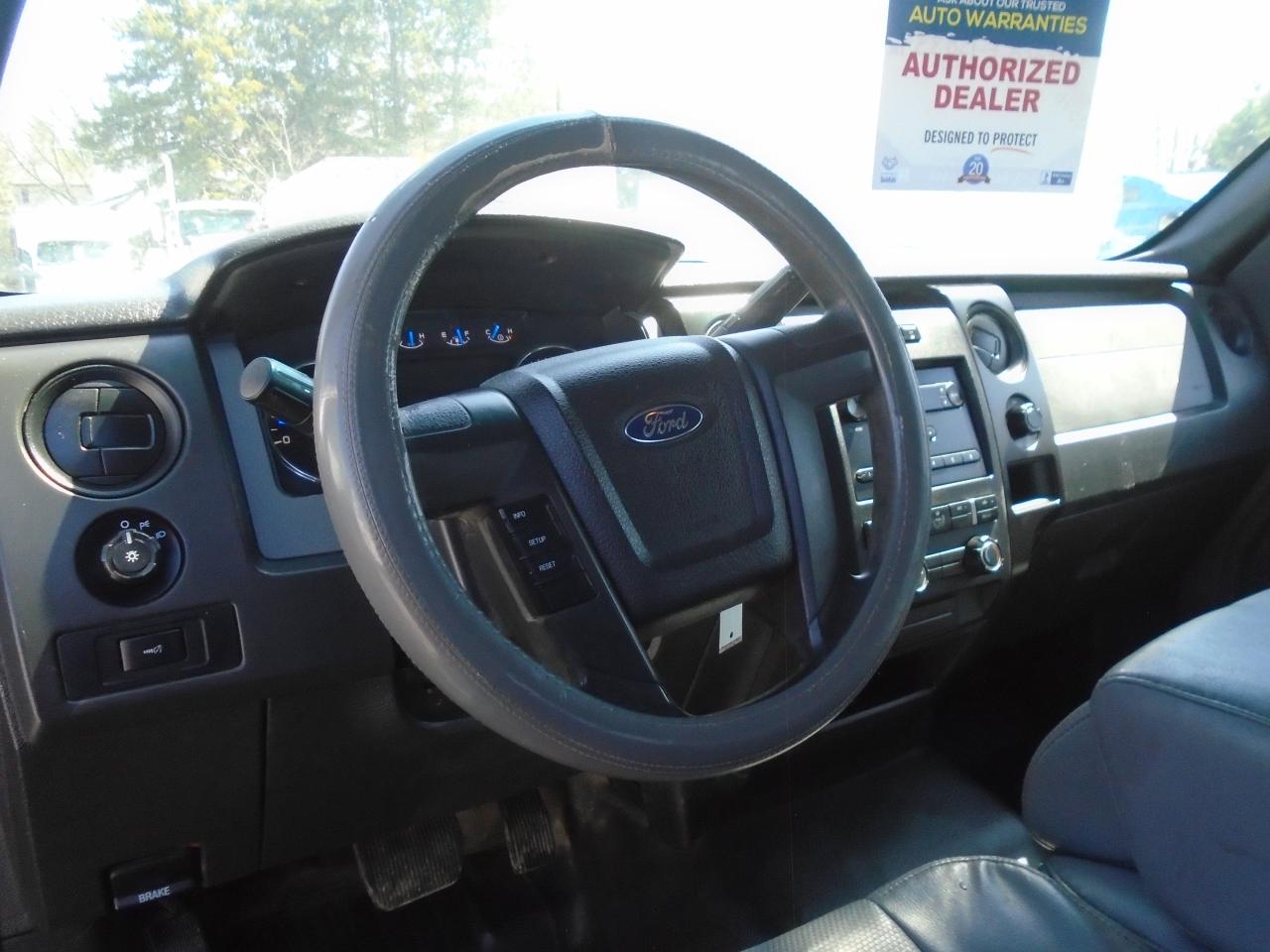 2013 Ford F-150 4WD SuperCab 145  XL - Photo #12