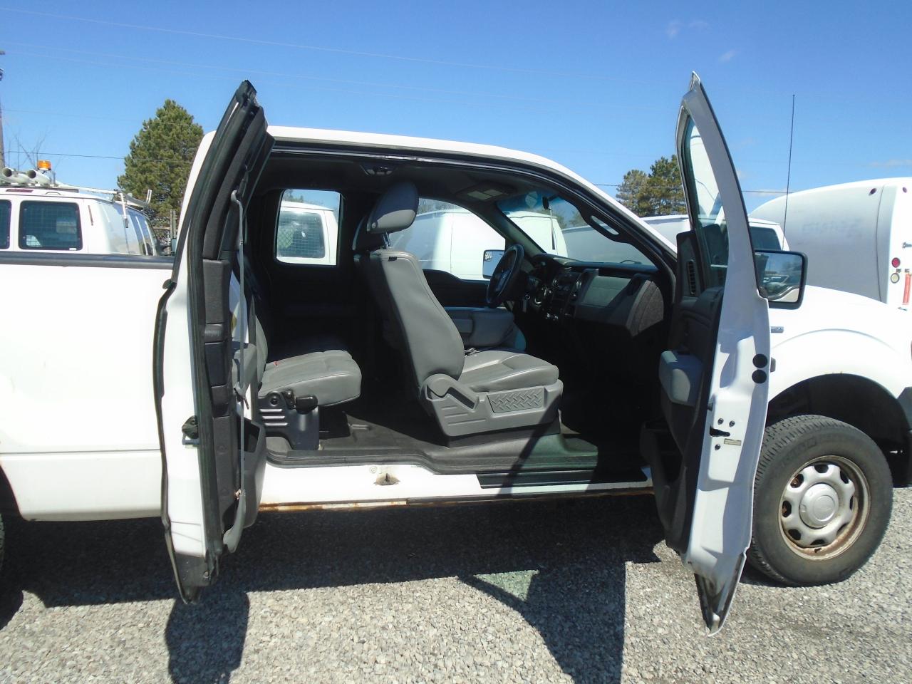 2013 Ford F-150 4WD SuperCab 145  XL - Photo #17