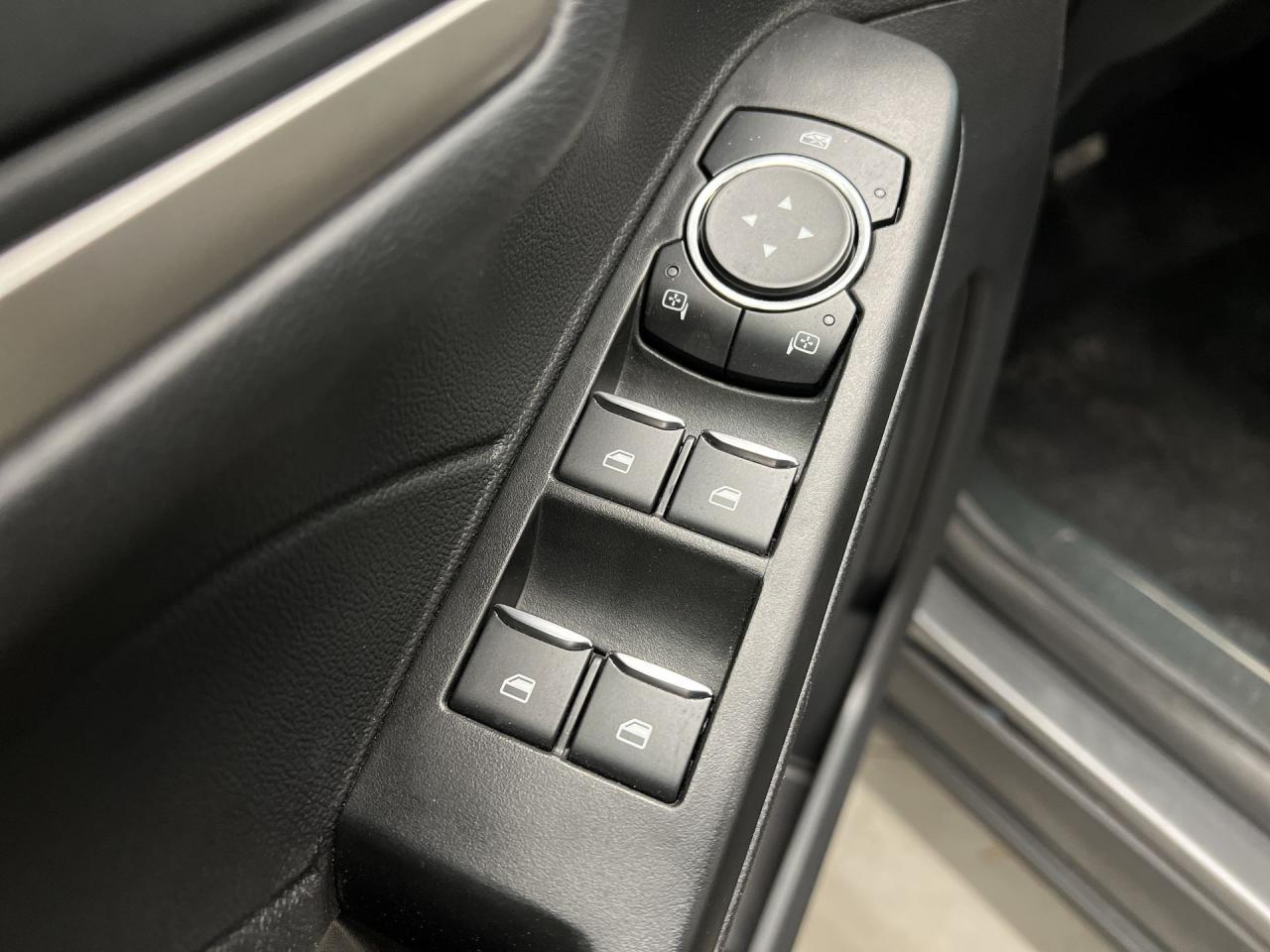 2022 Ford Escape PLUG-IN HYBRID | ONLY 8500KMS!! | HTD SEATS Photo