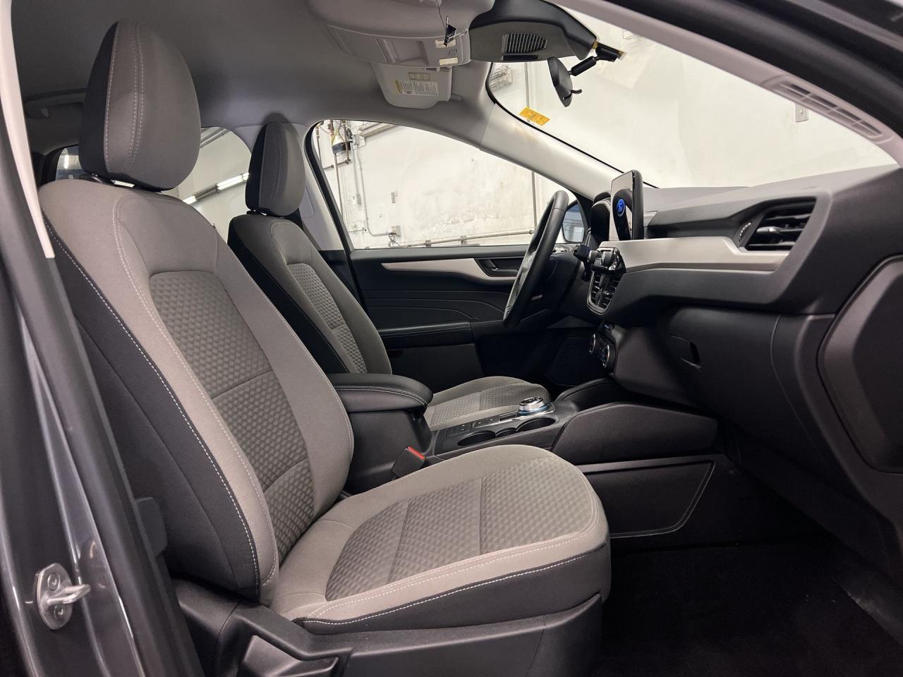 2022 Ford Escape PLUG-IN HYBRID | ONLY 8500KMS!! | HTD SEATS Photo