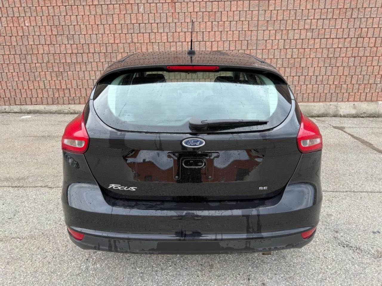 2017 Ford Focus SE | CLEAN CARFAX | HEATED SEATS & STEERING | BACK-UP CAM | BLUETOOTH | ALLOY WHEELS | - Photo #5