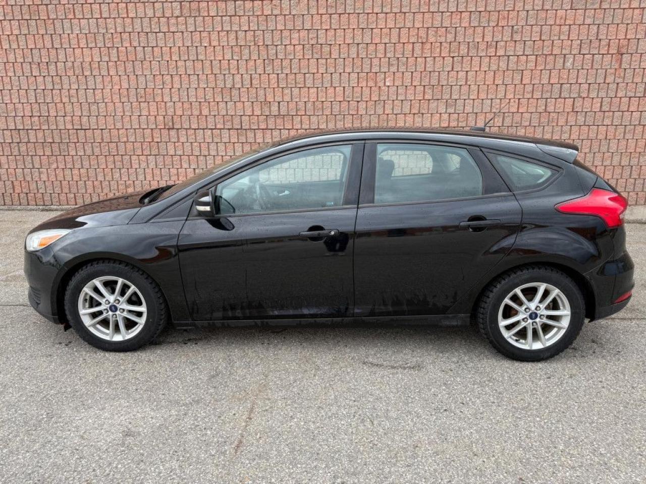 2017 Ford Focus SE | CLEAN CARFAX | HEATED SEATS & STEERING | BACK-UP CAM | BLUETOOTH | ALLOY WHEELS | - Photo #3