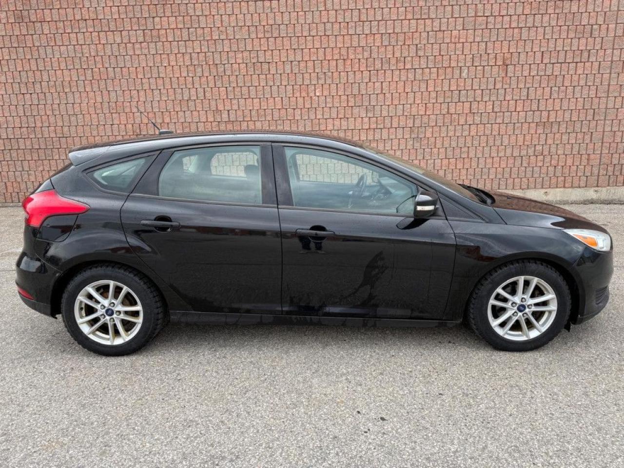 2017 Ford Focus SE | CLEAN CARFAX | HEATED SEATS & STEERING | BACK-UP CAM | BLUETOOTH | ALLOY WHEELS | - Photo #7