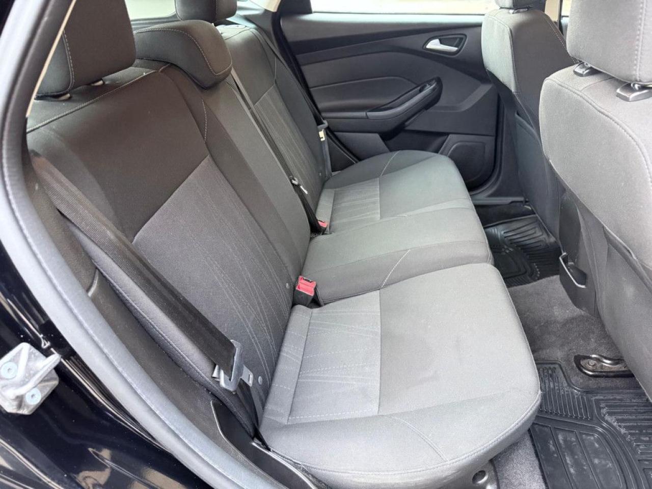 2017 Ford Focus SE | CLEAN CARFAX | HEATED SEATS & STEERING | BACK-UP CAM | BLUETOOTH | ALLOY WHEELS | - Photo #19