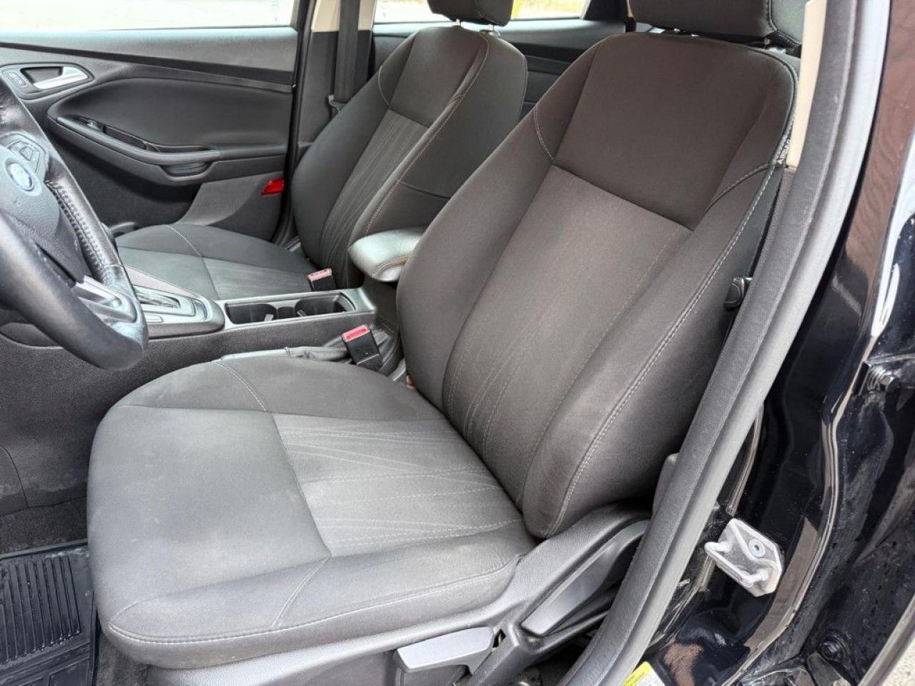 2017 Ford Focus SE | CLEAN CARFAX | HEATED SEATS & STEERING | BACK-UP CAM | BLUETOOTH | ALLOY WHEELS | - Photo #16