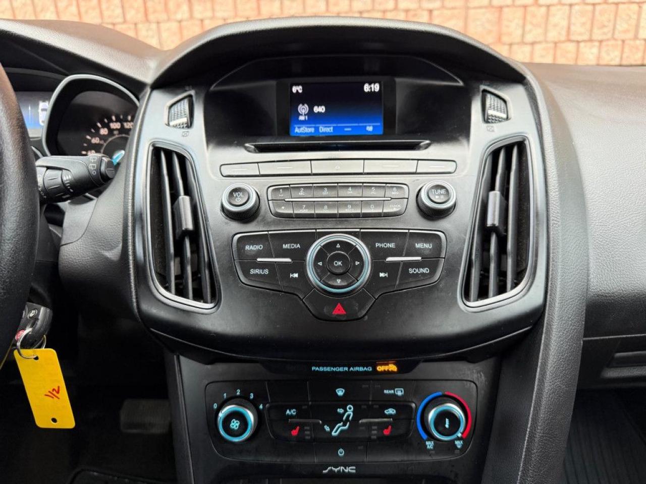 2017 Ford Focus SE | CLEAN CARFAX | HEATED SEATS & STEERING | BACK-UP CAM | BLUETOOTH | ALLOY WHEELS | - Photo #26