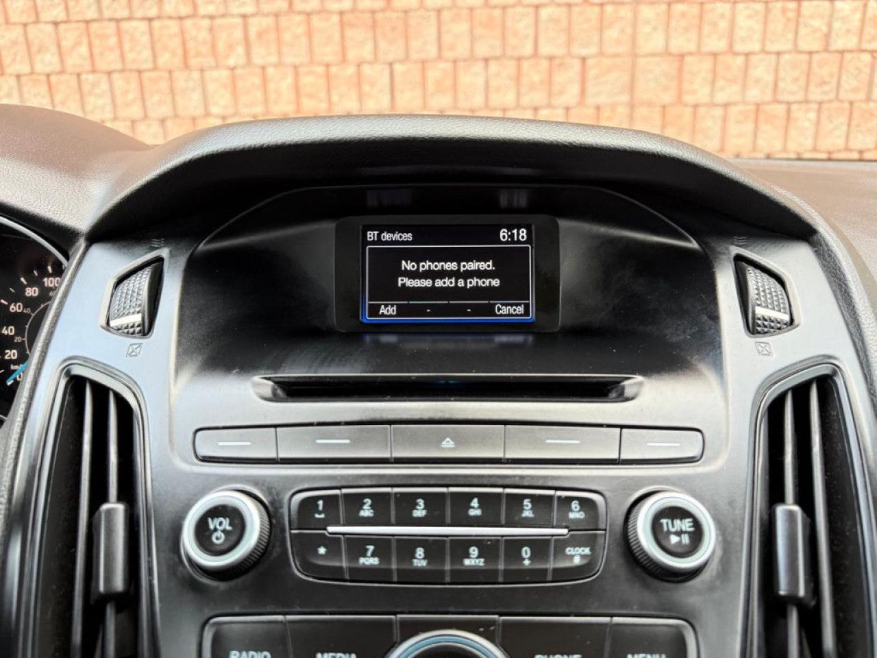 2017 Ford Focus SE | CLEAN CARFAX | HEATED SEATS & STEERING | BACK-UP CAM | BLUETOOTH | ALLOY WHEELS | - Photo #27