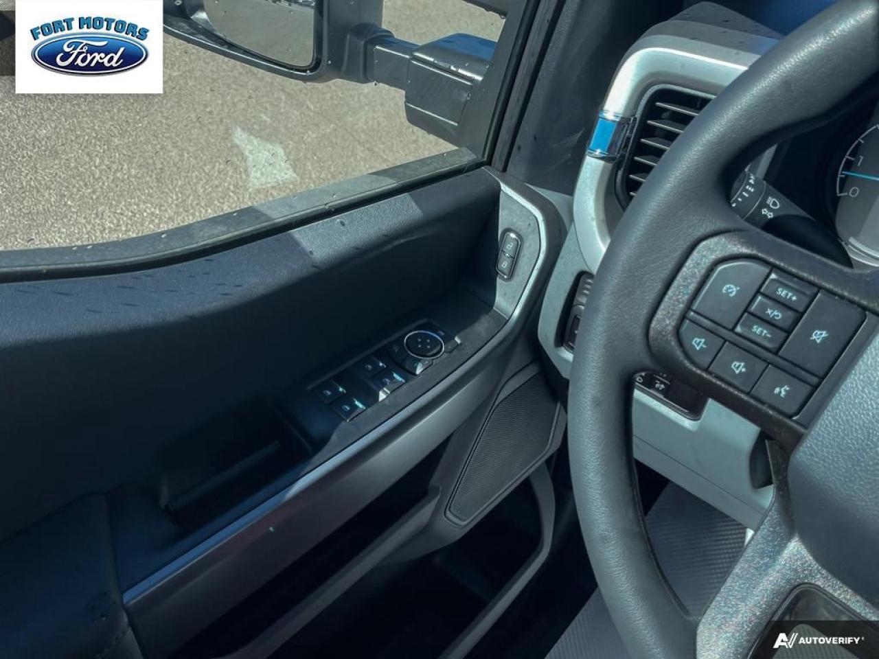 2025 Ford SUPERDUTY F-350® XLT Photo5