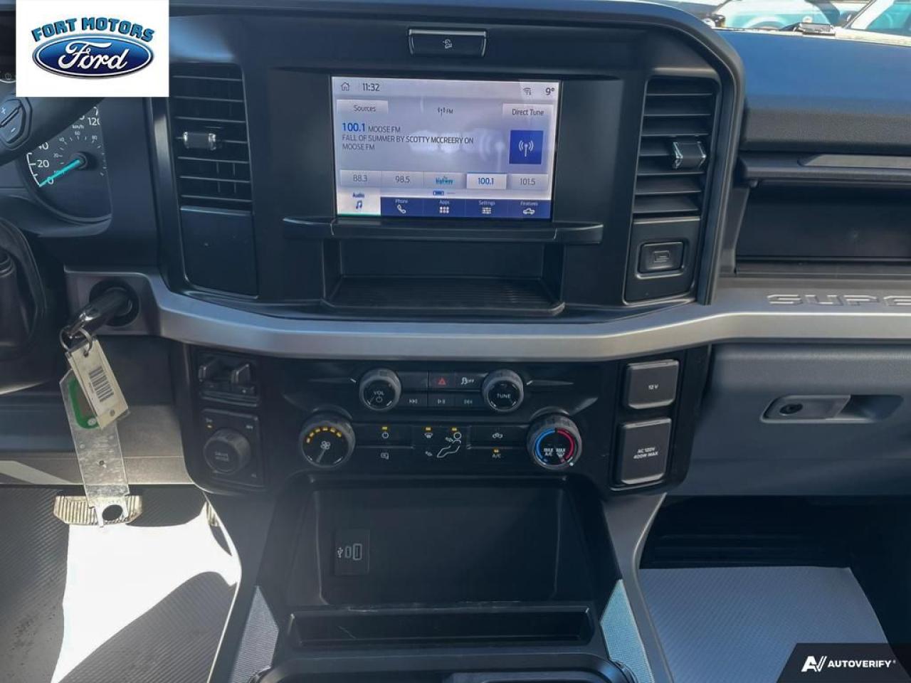 2025 Ford SUPERDUTY F-350® XLT Photo5