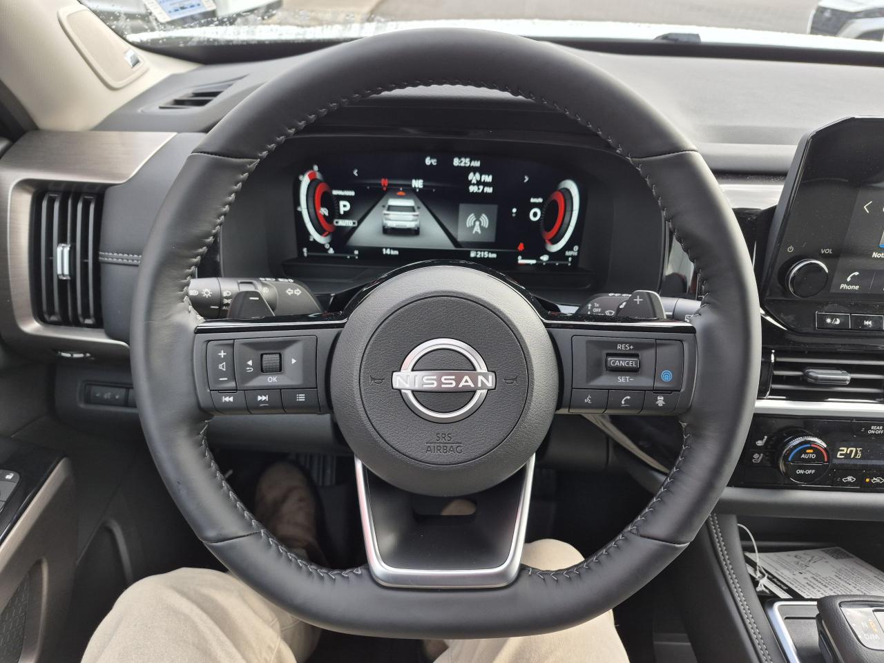 2025 Nissan Pathfinder Platinum CAPTAIN'S CHAIRS CAPITAIN'S CHAIRS Photo8